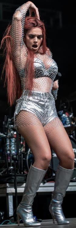 Melody Poderío De Plata Con Botas