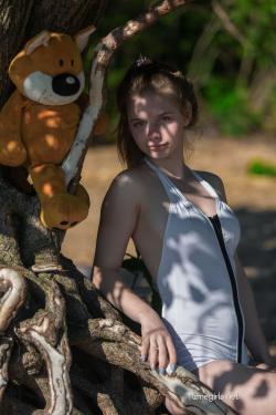 image hosted at ImgDrive.net