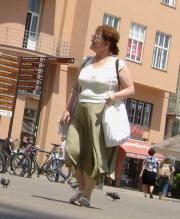 Mature, milf, older women candid street - Page 6 5d43d534255a3