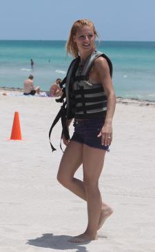 Michelle Hunziker - Beach Candids in Miami-c7l5ew7vh1.jpg