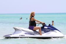 Michelle Hunziker - Beach Candids in Miami-o7l5ewk07p.jpg
