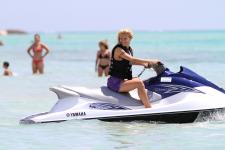 Michelle Hunziker - Beach Candids in Miami-u7l5ewmavg.jpg