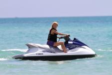 Michelle Hunziker - Beach Candids in Miami-p7l5ewojuf.jpg