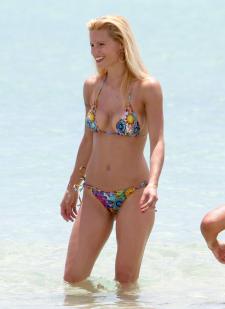 Michelle Hunziker - Beach Candids in Miami-47l5ex27kk.jpg