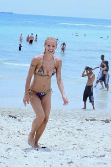 Michelle Hunziker - Beach Candids in Miamis7l5faiec4.jpg