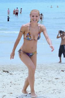 Michelle Hunziker - Beach Candids in Miami-z7l5fa0i34.jpg