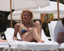Michelle Hunziker - Beach Candids in Miami-u7l5fbaoar.jpg