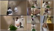 6685d505a50fc Voyeur peeps incredible butt and tan line in public toilet