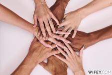 image hosted at ImgDrive.net